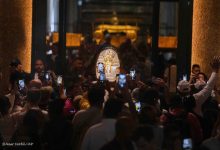 صورة إقبال سياحي غير مسبوق.. الفرعون الذهبي يتألق في المتحف المصري الكبير