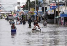 صورة الفيضانات تحاصر ألف سائح في تايلاند