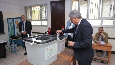 صورة وزير السياحة والآثار يدلي بصوته في انتخابات مجلس النواب 2025 بمقر لجنته بالتجمع الخامس