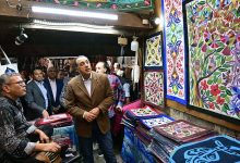 صورة مدبولي يتجول بمنطقة الخيامية ويؤكد: معرض للحرف التراثية بحديقة الفسطاط