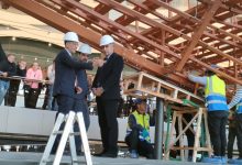 صورة وزير السياحة والآثار يشهد تركيب أول قطعة في مركب خوفو الثانية بالمتحف المصري الكبير