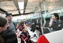 صورة ارتفاع قياسي لمعاملات الاسترداد الضريبي عند مغادرة الأجانب في الصين