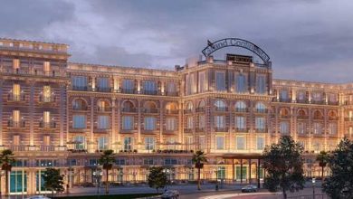 صورة رئيس الوزراء يشهد توقيع عقد تشغيل فندق الكونتيننتال التاريخي وسط القاهرة