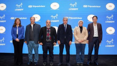 صورة الحكومة تطالب شركات السياحة بتطوير أساليب عرض البرامج السياحية لخلق الشغف