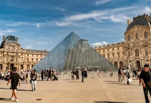 صورة تسرب مياه في متحف اللوفر يتلف كتبا بقسم الآثار المصرية