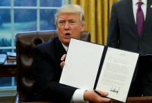 صورة ترامب يفرض مزيدا من القيود على دخول الأجانب إلى الولايات المتحدة