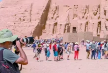 صورة وكالة فيتش الأمريكية تتوقع أداء إيجابيا لقطاع السياحة المصري باستقبال 18.6 مليون سائح في 2026