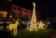 صورة الأقصر تتزين بأشجار الكريسماس والأنوار استعداداً لاستقبال عام 2026
