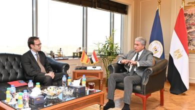 صورة فتحي يناقش مع سفير إسبانيا استعدادات مشاركة مصر في معرض “فيتور” السياحي بمدريد