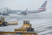صورة عاصفة شتوية تاريخية تشل الطيران الأميركي.. إلغاء أكثر من 14 ألف رحلة
