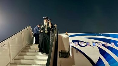 صورة البابا تواضروس يعود إلى القاهرة على متن رحلة مصر للطيران بعد إجراء جراحة ناجحة في النمسا