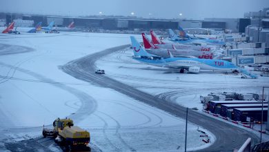 صورة شلل واسع في مطارات ووسائل النقل بوسط أوروبا بسبب الأمطار المتجمّدة