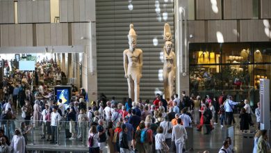 صورة فتحي يستعرض أعداد زوار المتحف الكبير وإيراداته منذ إفتتاحه حتى نهاية مارس