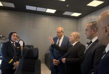 صورة وزير الطيران يتابع التشغيل التجريبي لرادارات برج المراقبة بمطار القاهرة