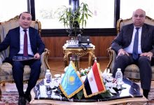 صورة وزير الطيران المدني يبحث مع سفير كازاخستان دراسة إعادة تشغيل خط القاهرة–ألماتي
