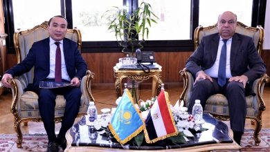 صورة وزير الطيران المدني يبحث مع سفير كازاخستان دراسة إعادة تشغيل خط القاهرة–ألماتي