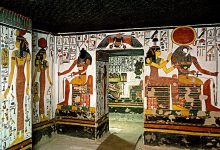 صورة مصر تدرس فتح مقبرة نفرتاري أمام السياح من جديد