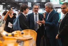 صورة وزير السياحة الفرنسي يشيد بالجناح المصري والمستنسخات الأثرية بمعرض IFTM Top Resa 2026 في باريس