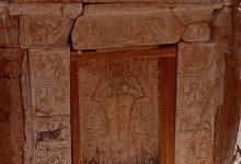 صورة “الآثار”: العثور على مقبرة هرمية من العصر الروماني بالواحات الداخلة بالوادي الجديد بنقوش نادرة